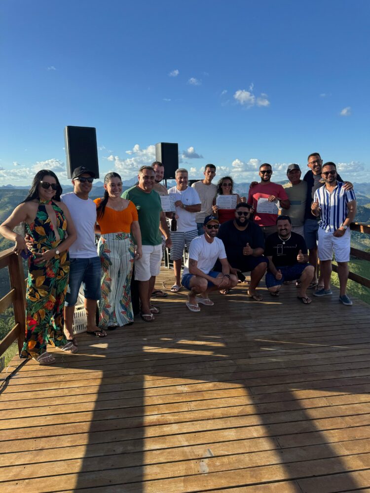 Ao som do DJ Capilé e o degustar da Cerveja Contestado acompanhe como foi  o  colorido especial do Open Voo Livre+ Sunset  no céus de Mantena