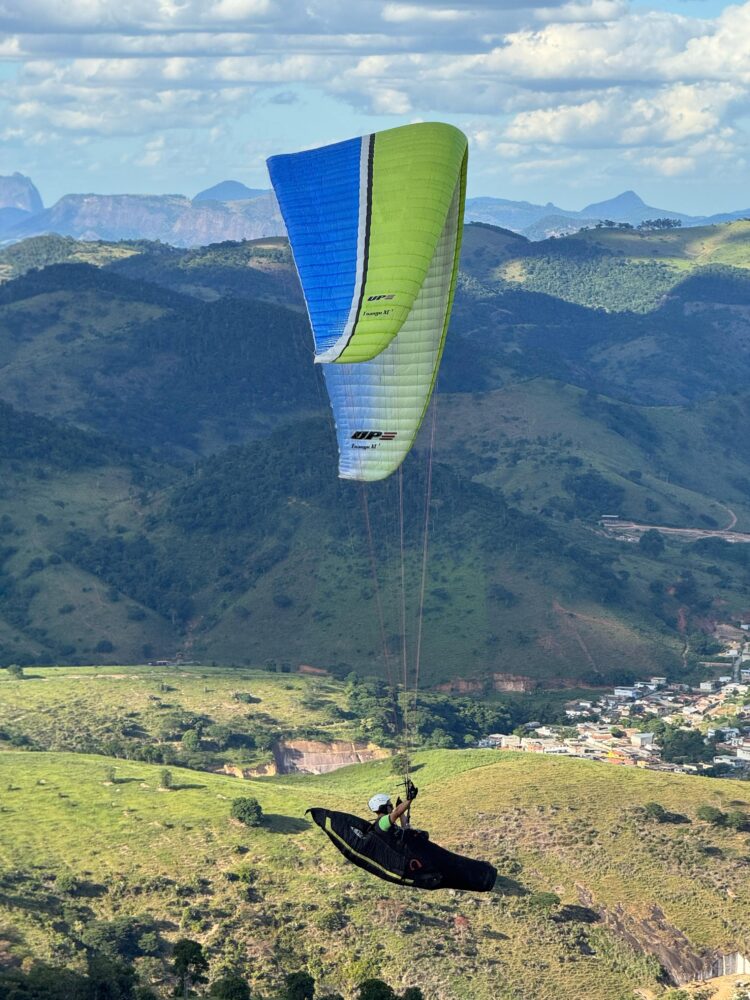 Ao som do DJ Capilé e o degustar da Cerveja Contestado acompanhe como foi  o  colorido especial do Open Voo Livre+ Sunset  no céus de Mantena