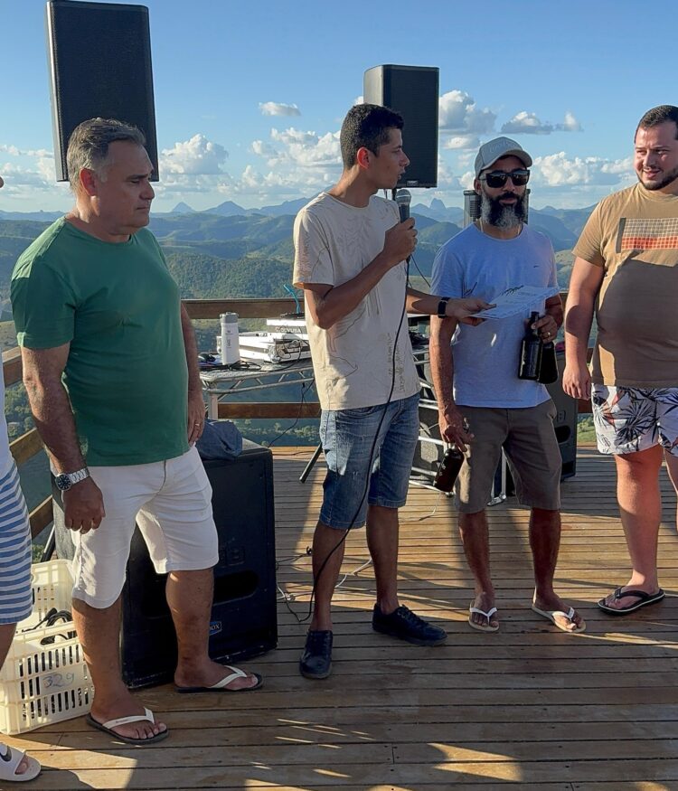 Ao som do DJ Capilé e o degustar da Cerveja Contestado acompanhe como foi  o  colorido especial do Open Voo Livre+ Sunset  no céus de Mantena