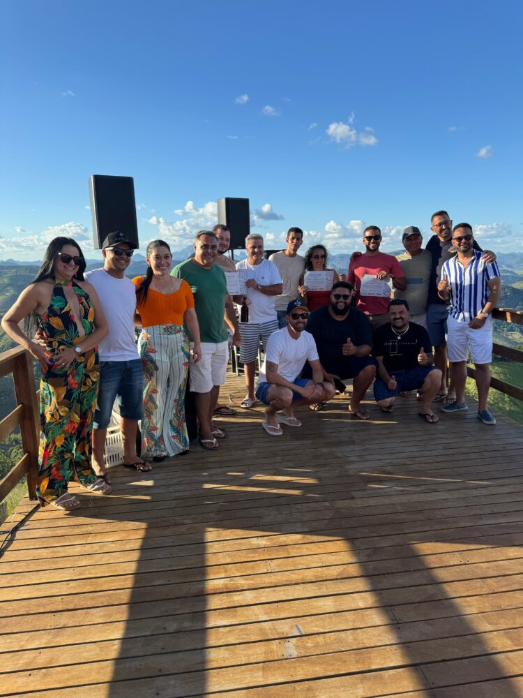 Ao som do DJ Capilé e o degustar da Cerveja Contestado acompanhe como foi  o  colorido especial do Open Voo Livre+ Sunset  no céus de Mantena