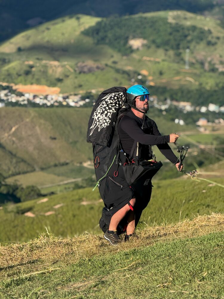 Ao som do DJ Capilé e o degustar da Cerveja Contestado acompanhe como foi  o  colorido especial do Open Voo Livre+ Sunset  no céus de Mantena