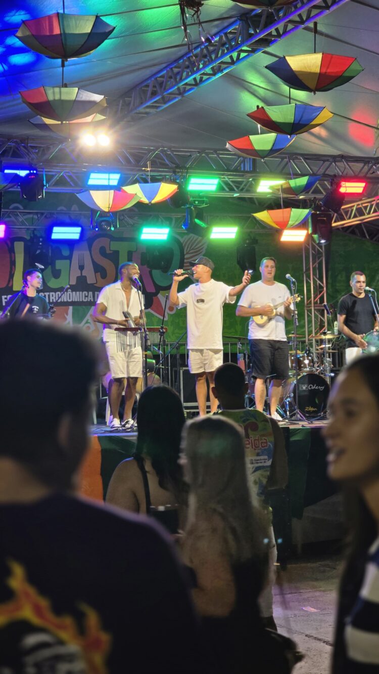 Último dia de Carnaval nesta segunda, (03), Branco Andrade  e Banda Soul Pop no FOLIGASTRO 2025; Praça Edite Trindade em Mantena