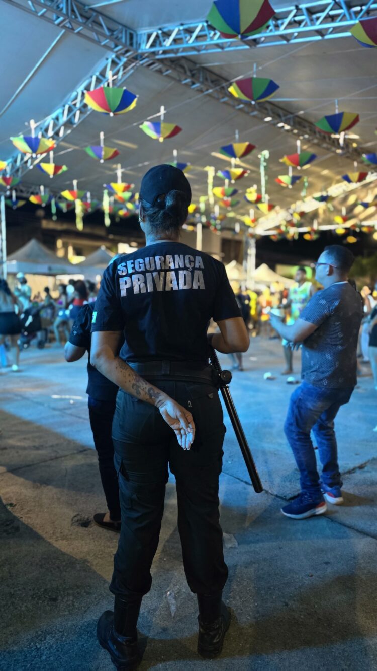 Último dia de Carnaval nesta segunda, (03), Branco Andrade  e Banda Soul Pop no FOLIGASTRO 2025; Praça Edite Trindade em Mantena