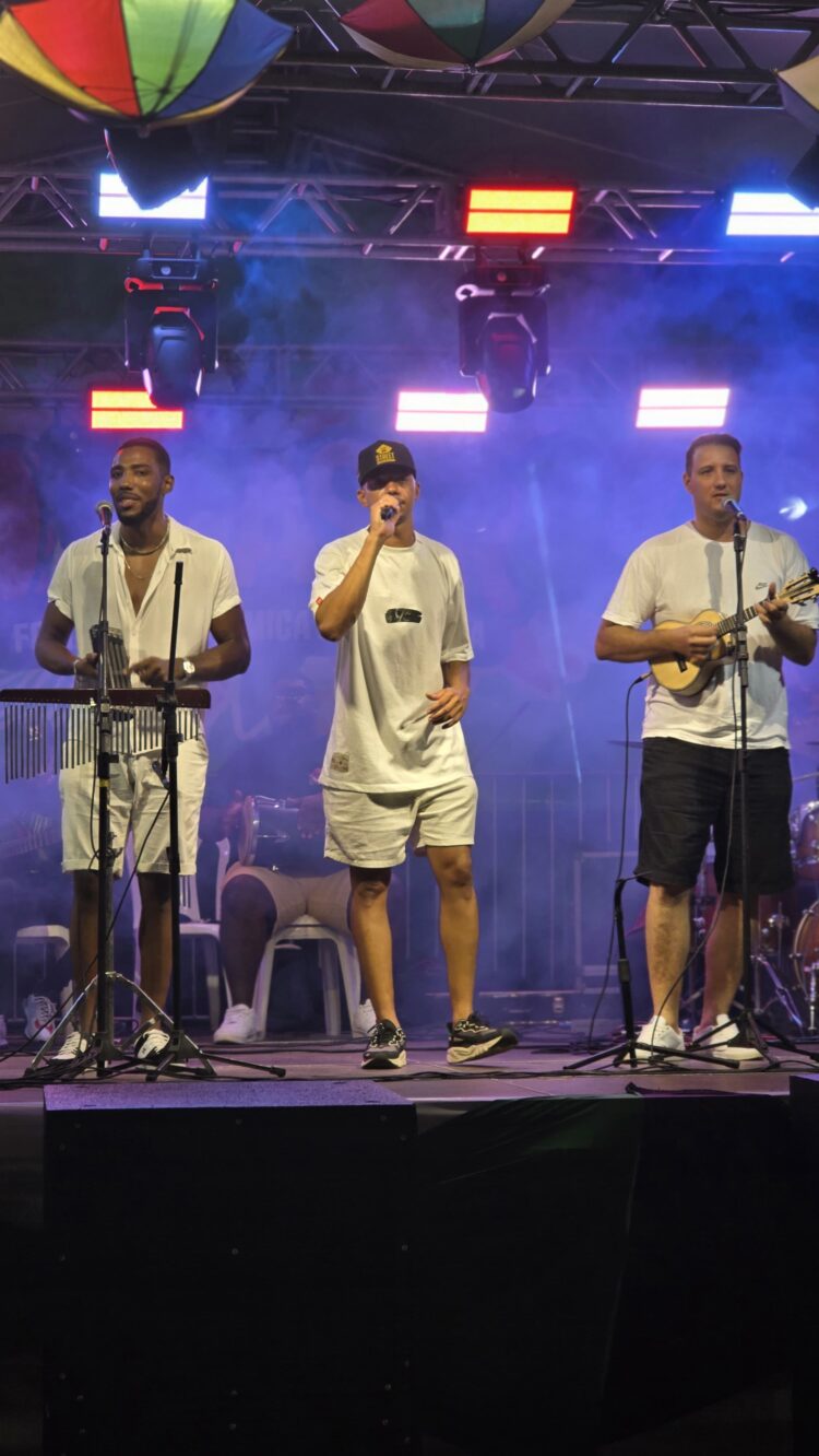 Último dia de Carnaval nesta segunda, (03), Branco Andrade  e Banda Soul Pop no FOLIGASTRO 2025; Praça Edite Trindade em Mantena