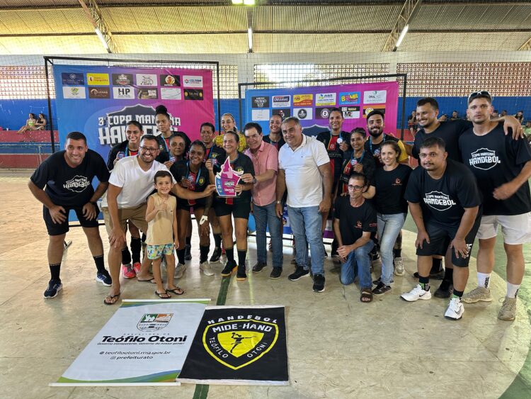 HandNarnia de Pedra Azul no masculino e Mide-Hand de Teófilo Otoni no feminino foram os campeões da 3ª Copa Mantena de Handebol