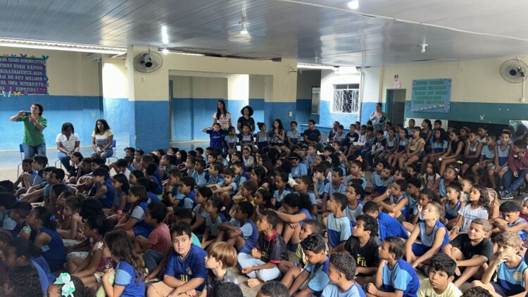 Seminário de crianças, intermediários e adolescentes da Igreja Cristã Maranata reúne 600 pessoas na Escola Municipal Antônio Carlos em Mantena