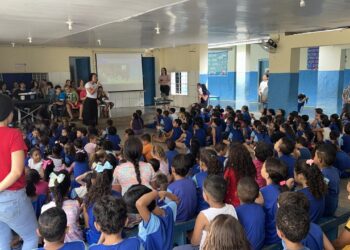 Seminário de crianças, intermediários e adolescentes da Igreja Cristã Maranata reúne 600 pessoas na Escola Municipal Antônio Carlos em Mantena