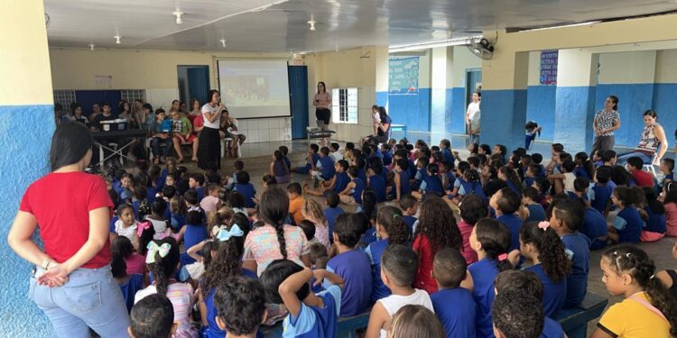 Seminário de crianças, intermediários e adolescentes da Igreja Cristã Maranata reúne 600 pessoas na Escola Municipal Antônio Carlos em Mantena