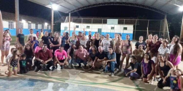 Prefeito Gentil e Vice Marcelinho marcaram presença no 1º Aulão Coletivo de Zumba no Distrito de Vila Barra de Ariranha