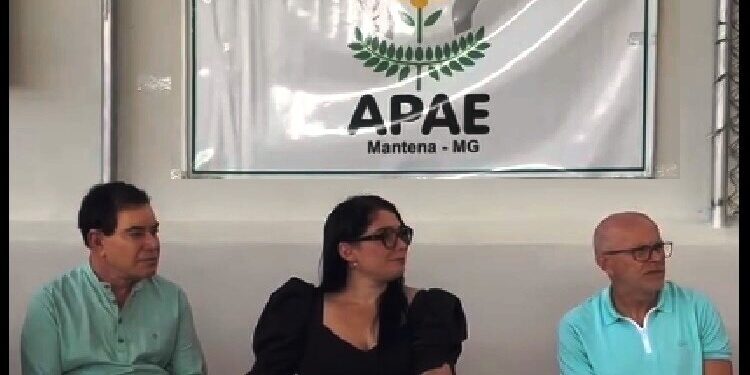 Entrega de cadeiras motorizadas: Prefeito Gentil ressalta a importância da solenidade e Secretária de Saúde Kequel  confirma parceria com a APAE de Mantena