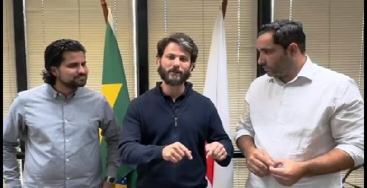 Secretário de Estado de Governo, Marcelo Aro, firma compromisso em equipar o novo Hospital do CISDOCE em Governador Valadares