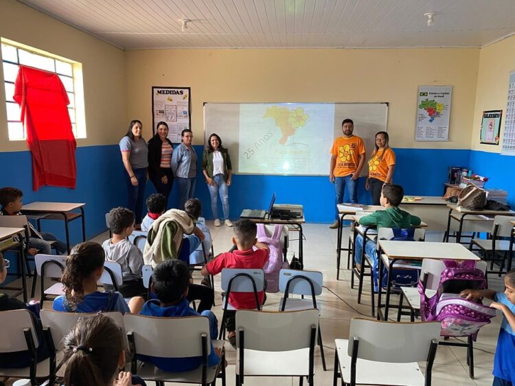 Veja como foi o encerramento da   Campanha Maio Laranja nas escolas em Limeira e Santa Rita de Mantena