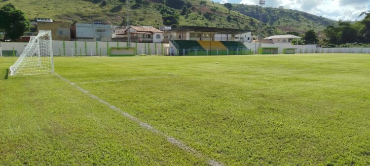 Estádio Municipal Rafael de Carvalho, Sábado, (10), 14h30m, Abertura da Copa SAAE 2025 de futebol de campo em Mantena