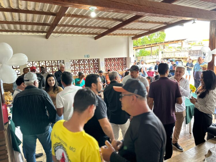 Dia do Gari é comemorado com um café da manhã especial promovido pela Secretaria de Obras de Mantena