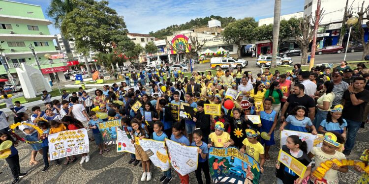 Prefeitura Municipal   através da Secretaria de Transporte e Trânsito realiza  Blitz Educativa Maio amarelo em Mantena