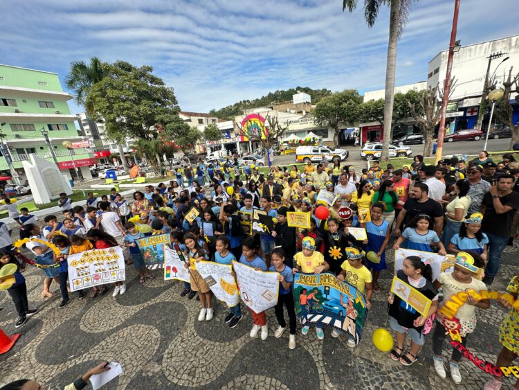 Prefeitura Municipal   através da Secretaria de Transporte e Trânsito realiza  Blitz Educativa Maio amarelo em Mantena