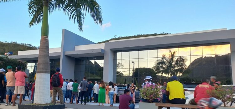 Itabirinha recebeu nesta quinta,(22), a visita técnica do Secretário de Saúde de Minas Gerais, Dr. Fábio Baccheretti, acompanhado do Dep. Estadual José Lavíola