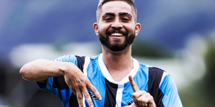 Craque Rhuan comanda o Vila Nova na Copa SAAE de futebol de campo em Mantena 