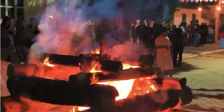 Conheça a “Fogueira  da Gabriela” uma festa junina que virou tradição em Itabirinha, Leste de Minas