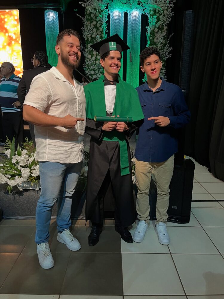 Sua Vida É Destaque: Jovem mantenense Lucas Assis Oliveira é Diplomado no Curso de Medicina em Ciudad del Este no Paraguai