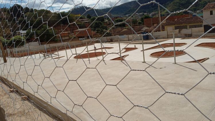 Chefe do Planejamento fala sobre os momentos finais da construção da  Praça no Bairro Boa Esperança em Mantena