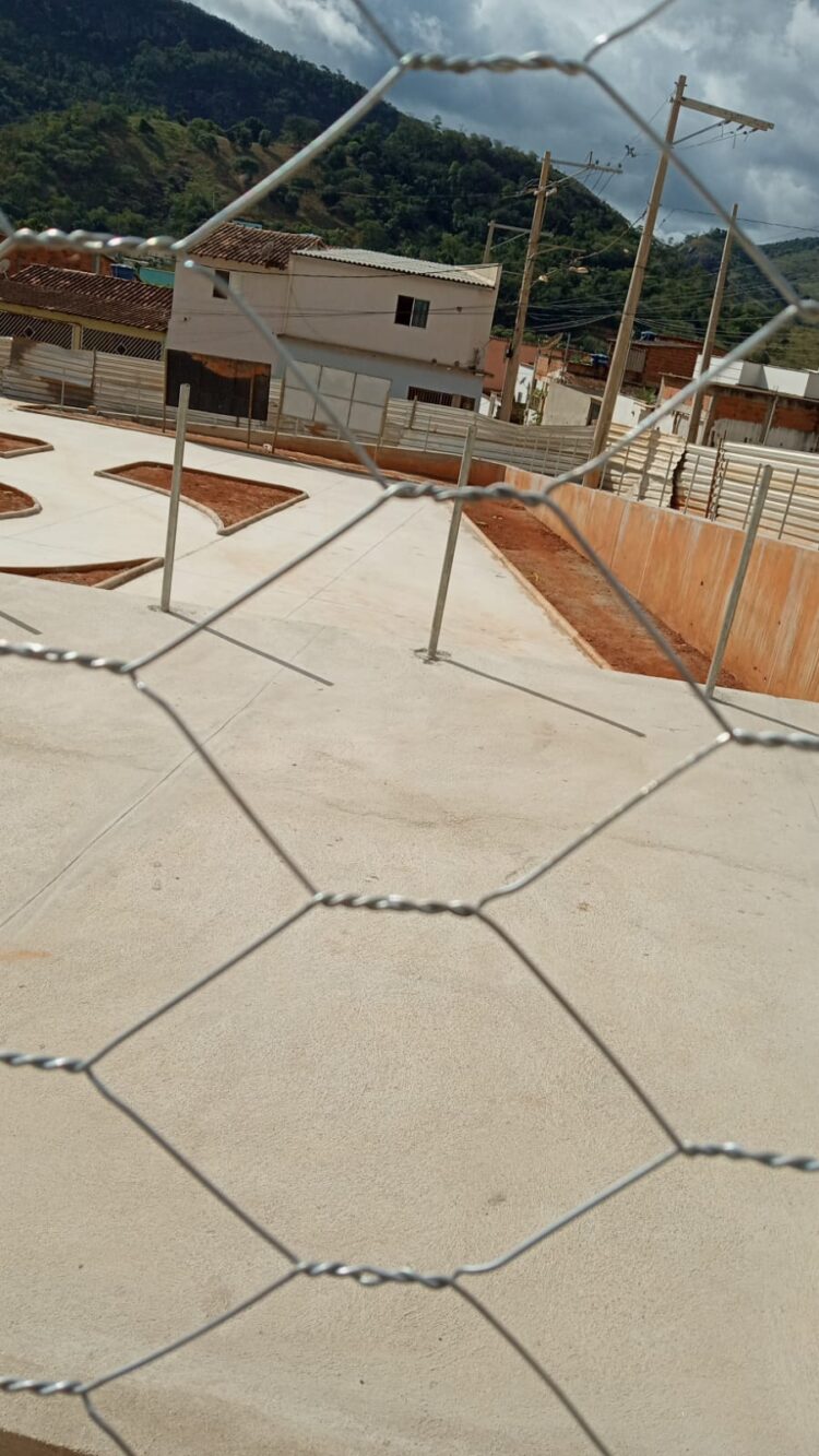 Chefe do Planejamento fala sobre os momentos finais da construção da  Praça no Bairro Boa Esperança em Mantena