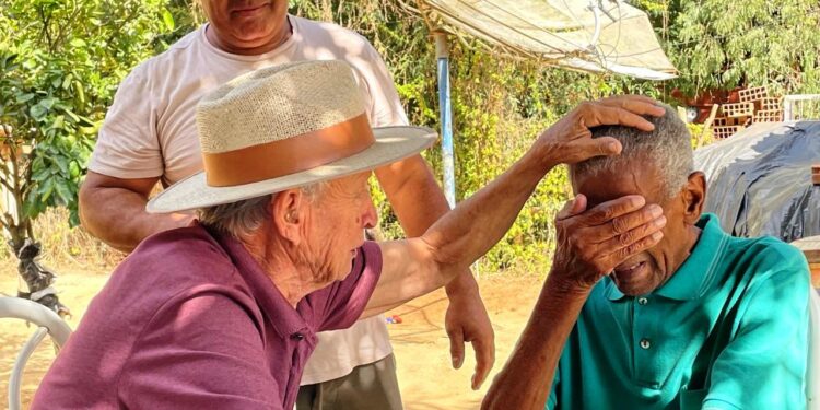 Imagem Da Semana: Mestre Tijuca chora ao rever o amigo Tabelinha