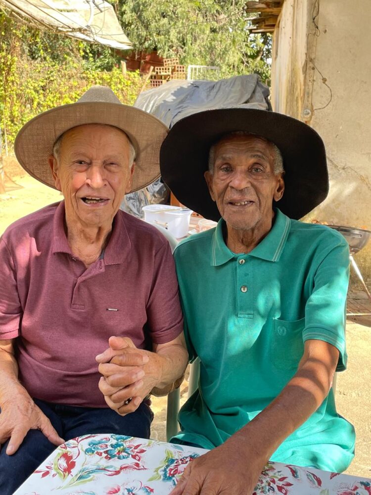 Imagem Da Semana: Mestre Tijuca chora ao rever o amigo Tabelinha
