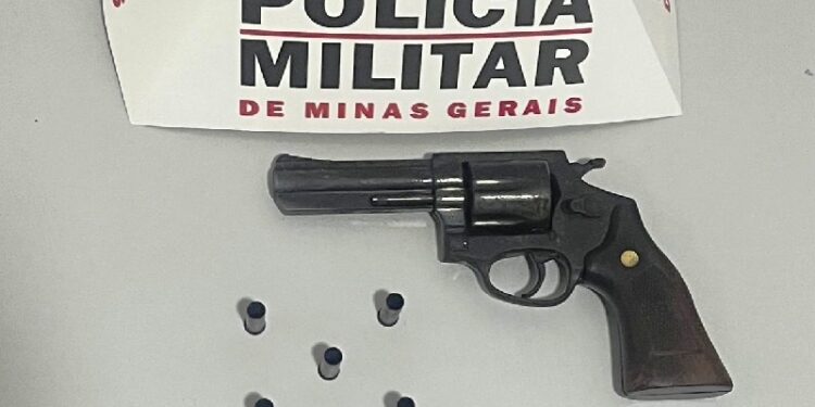 Militar da Reserva do Estado do Espirito Santo e mulher são presos e conduzidos por disparos de arma de fogo no Bairro Nicolini em Mantena