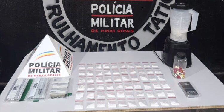 Homem é  preso em flagrante por tráfico de drogas,  um possível  laborátorio funcionava no Bairro Vila Nova em Mantena  