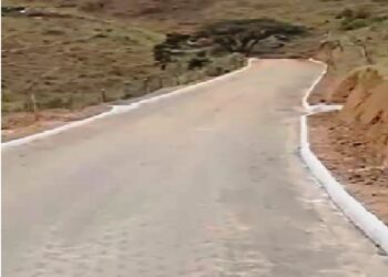 Trecho 2 da Serra do Rui Inácio no Córrego Ipanema recebe calçamento pelo Programa PavITA+ em Itabirinha 
