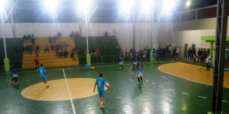 Casa das Verduras bate Dominante  e Galácticos vence Balau pelas  semifinais da Taça SAAE de Futsal Regional em Mantena 