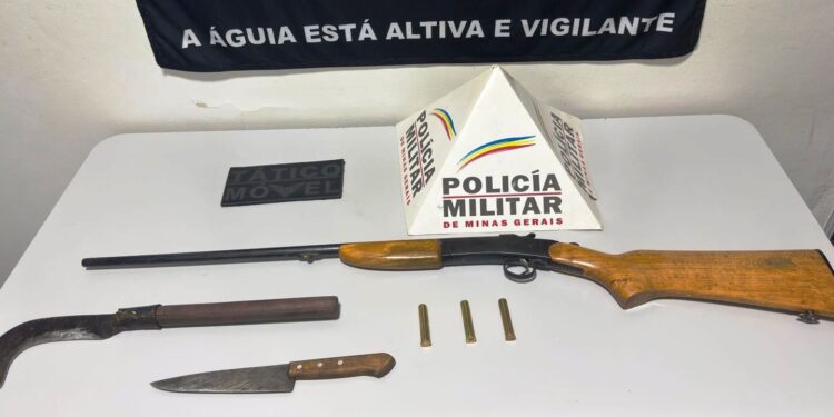 Foi apreendido 01 ESPINGARDA 03 CARTUCHOS .36 01 FOICE 01 FACA