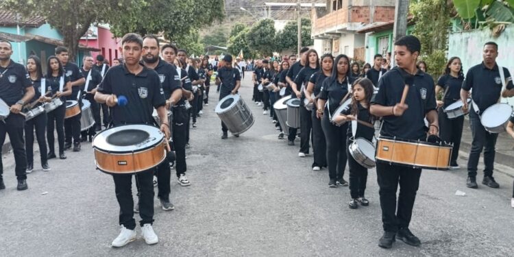 Sob a batuta do Maestro Marcelo Santos Banda Marcial Osvaldo Lino se apresentou celebrando a  Independência do Brasil em Mantena e região