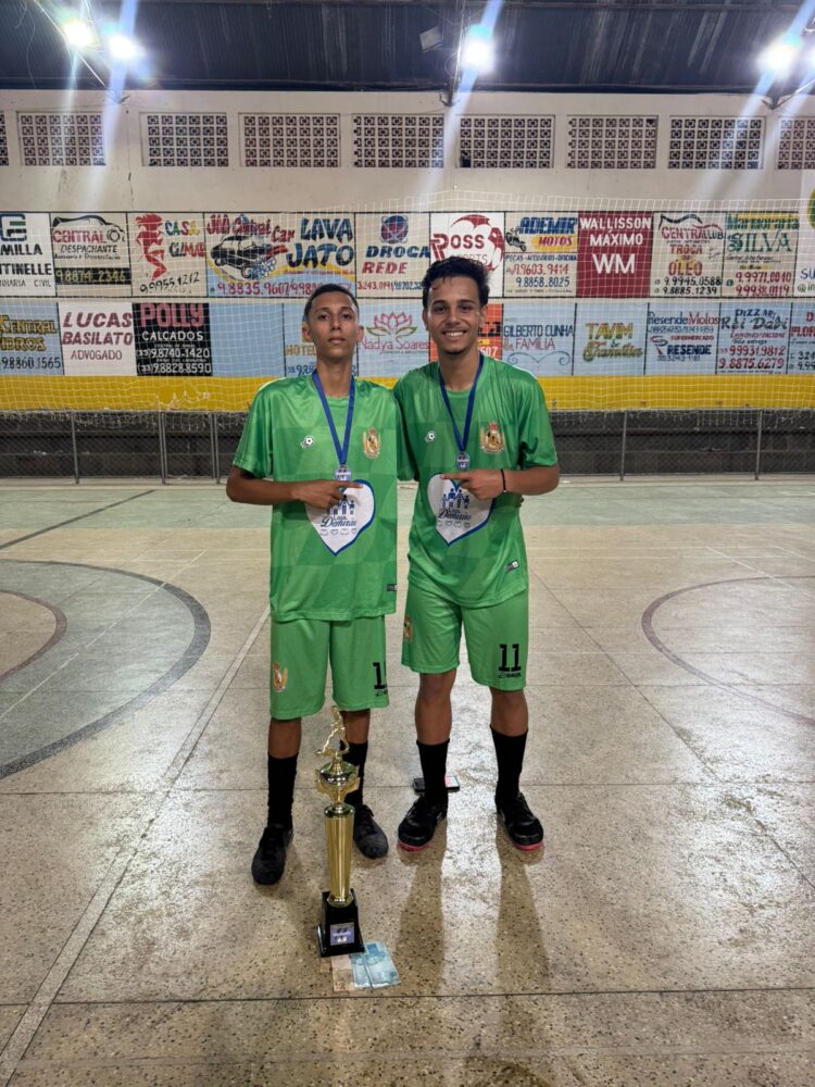 Alunos de Futsal da  Escolinha Nota 10 de Mantena  são vice-campeões  neste domingo, (21), em Central de Minas 
