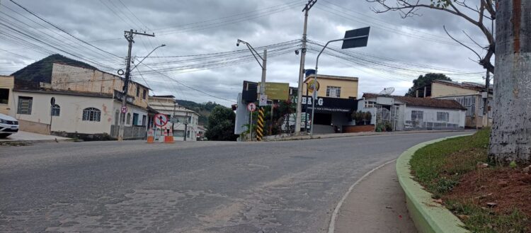 Prefeitura realiza importante mudança do trânsito nas imediações da Praça do Café em Mantena
