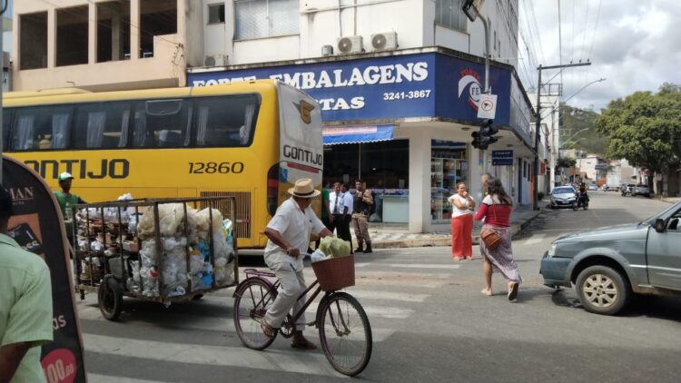 Imagem Do Dia: Acidente na tarde desta quinta, (02), na esquina da José Mol com a Rua São Francisco em Mantena