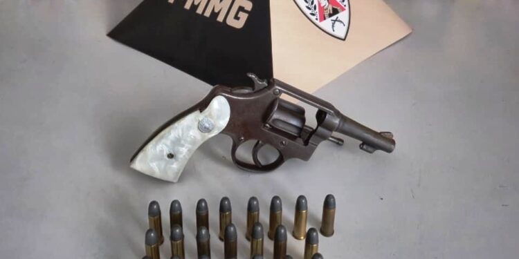 Polícia Militar previne homicídio apreendendo arma de fogo em Itabirinha