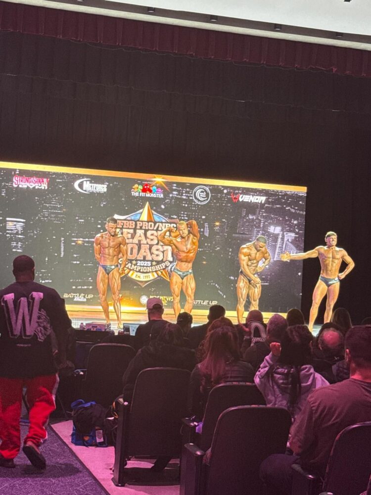 Sua Vida É Destaque: Mantenense Luciano Henriques supera obesidade e brilha no Campeonato de   Fisiculturismo em New Jersey-EUA