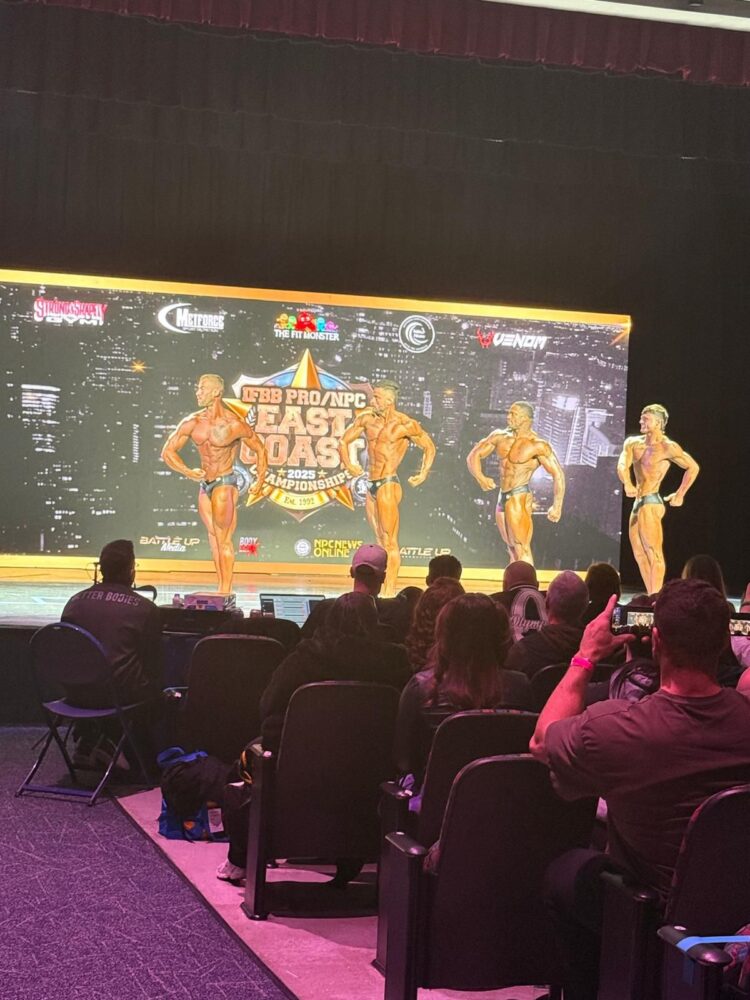 Sua Vida É Destaque: Mantenense Luciano Henriques supera obesidade e brilha no Campeonato de   Fisiculturismo em New Jersey-EUA