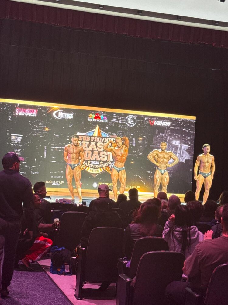 Sua Vida É Destaque: Mantenense Luciano Henriques supera obesidade e brilha no Campeonato de   Fisiculturismo em New Jersey-EUA
