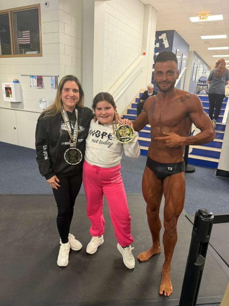 Sua Vida É Destaque: Mantenense Luciano Henriques supera obesidade e brilha no Campeonato de   Fisiculturismo em New Jersey-EUA