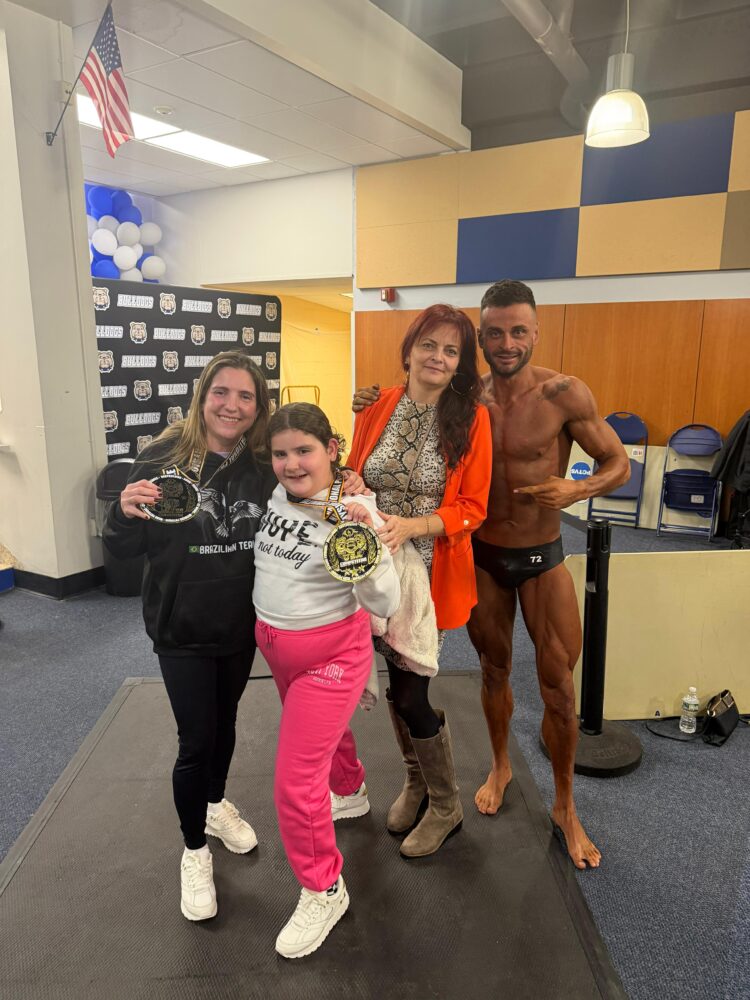 Sua Vida É Destaque: Mantenense Luciano Henriques supera obesidade e brilha no Campeonato de   Fisiculturismo em New Jersey-EUA