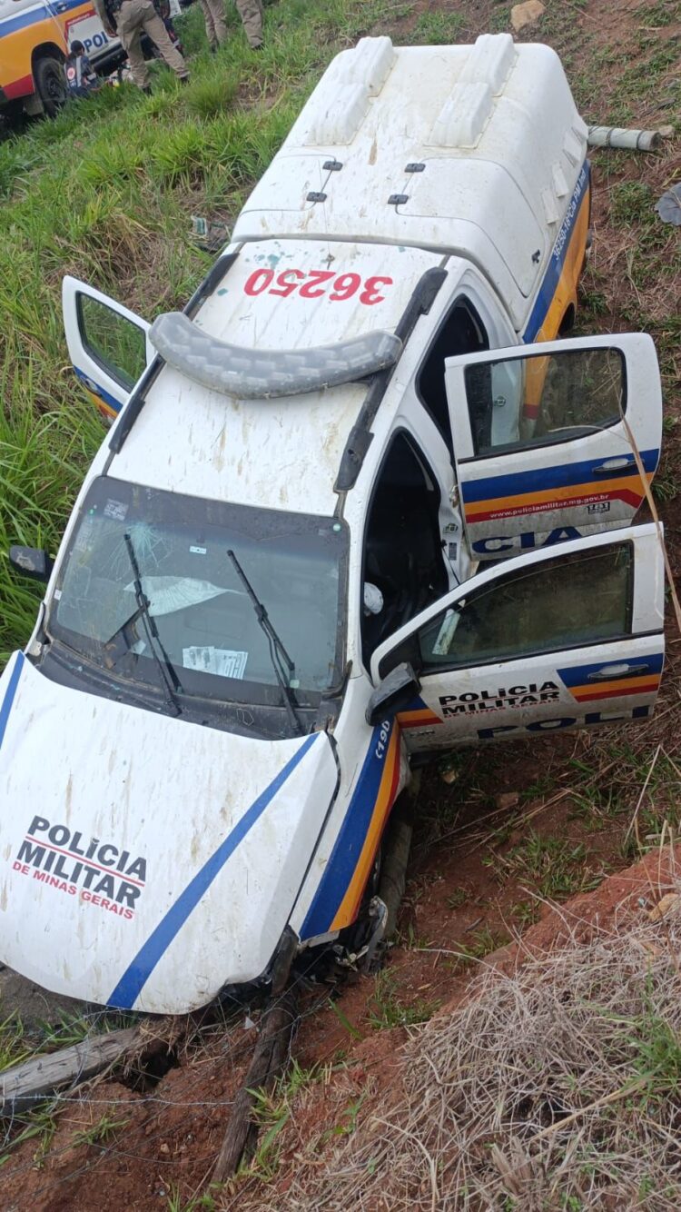 Ultrapassagem irregular provoca acidente envolvendo viatura da PMMG na BR-259 