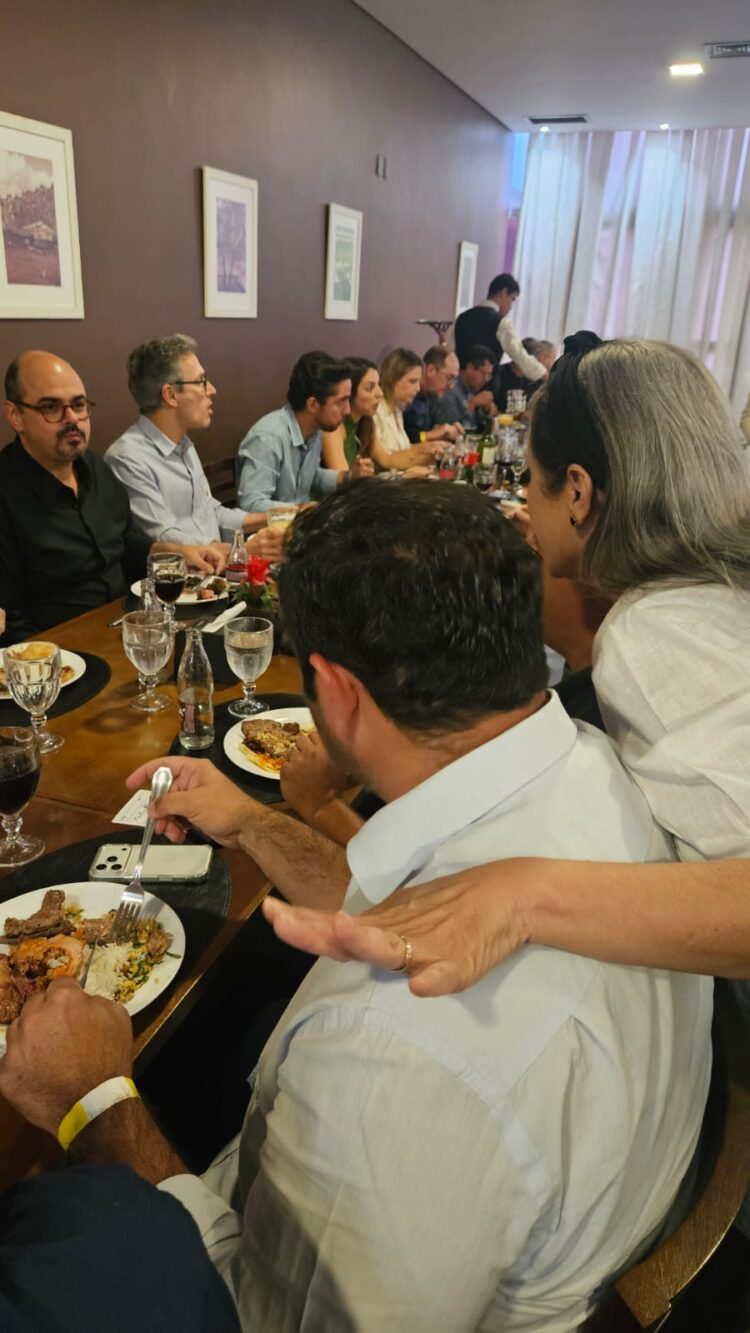  Vice-Presidente do CONSURGE e Prefeito de Itabirinha, Dr. Lucas Donádia,  acompanha  anúncio do  Plano de Investimento em Saúde do Rio Doce pelo Governador de Minas 
