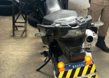 Polícia Militar prende autor de manobra de “exibição de perícia” em via pública no centro de Mantena 