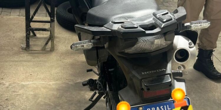 Polícia Militar prende autor de manobra de “exibição de perícia” em via pública no centro de Mantena 