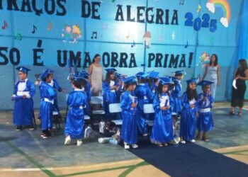 Alegria e gratidão na formatura da Educação Infantil da Escola Municipal David de Almeida em Ariranha