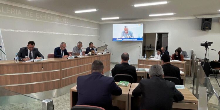 Câmara faz nova reunião nesta quinta, (08), para discutir Lei já aprovada e  levanta questionamentos em Mantena