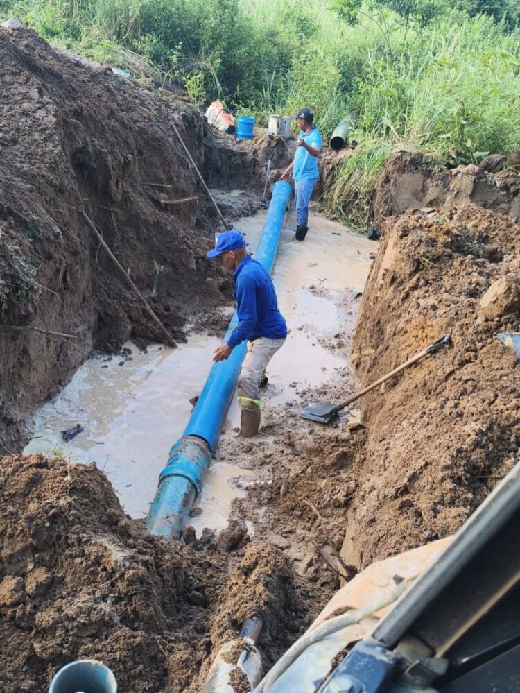 SAAE  supera desafios; faz reparos  na Adutora da Serra Branca para manter fornecimento da água nos lares de  Mantena!